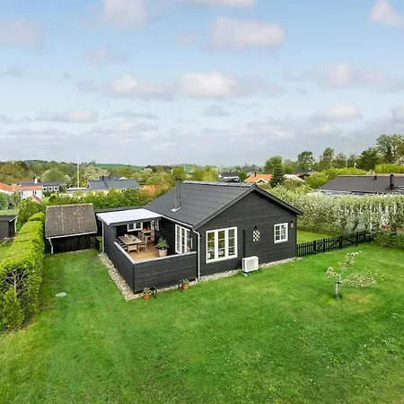 1 Bedroom Gorgeous In Holiday home